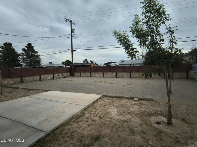 Building Photo - 4918 Guadalupe Dr