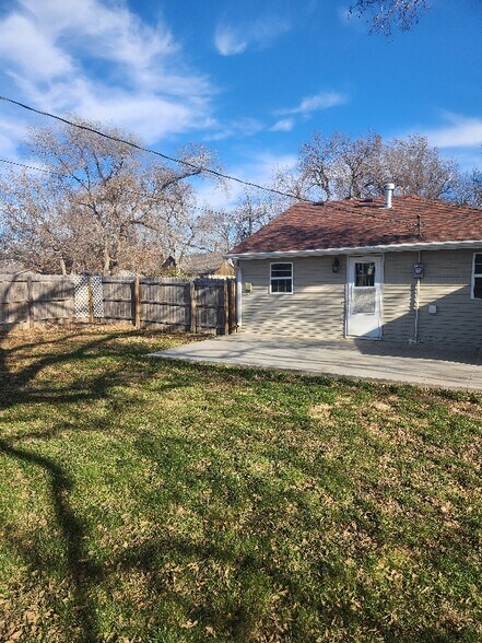 Building Photo - 730 S Chicago Ave