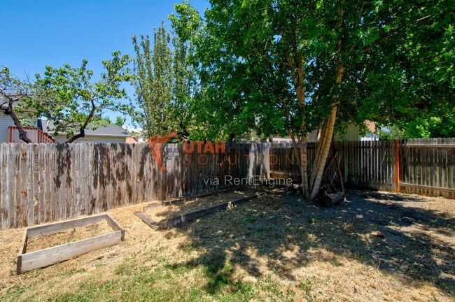 Building Photo - 496 W 330 S