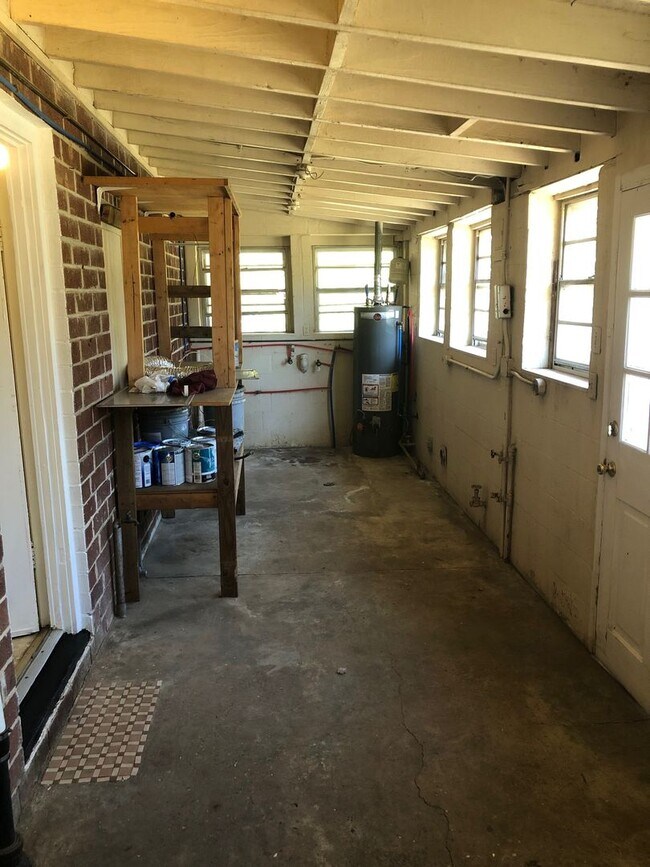 Building Photo - r7926