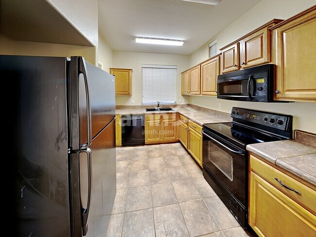 Building Photo - 3860 E Flower St