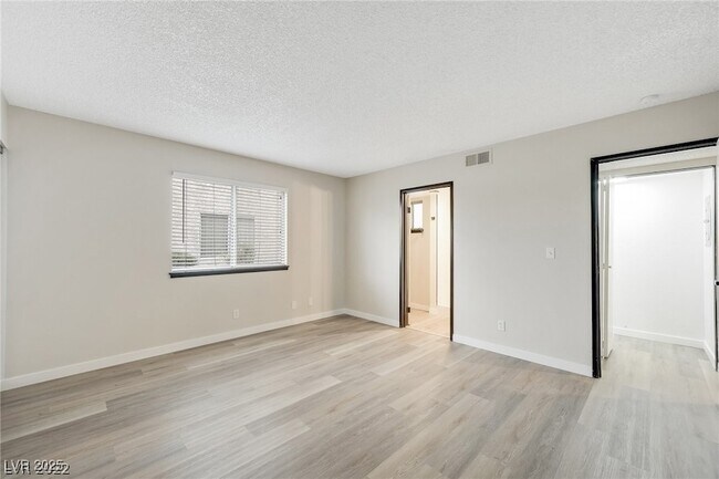 Building Photo - 5036 Newport Cove Dr