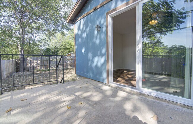 Building Photo - 1807 Briar Hill Dr
