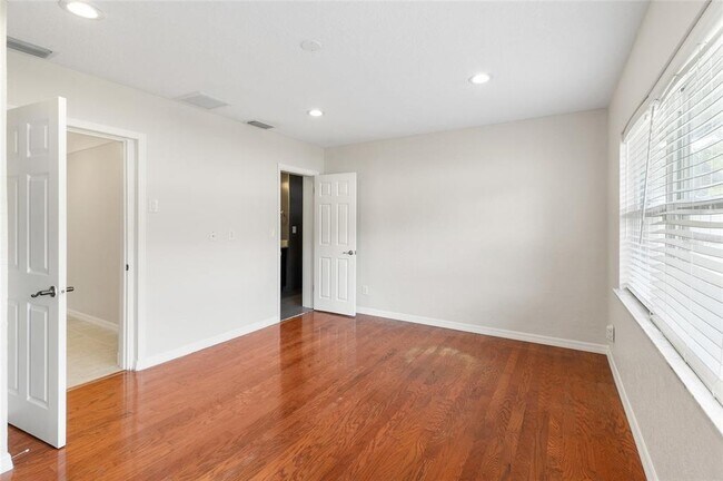 Building Photo - 1966 Sandra Dr