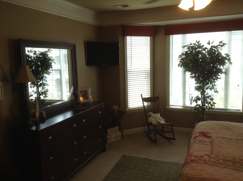 Master bedroom - 1518 Enyart Way