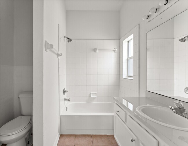 Building Photo - 3 bed with Solar heating Private Pool