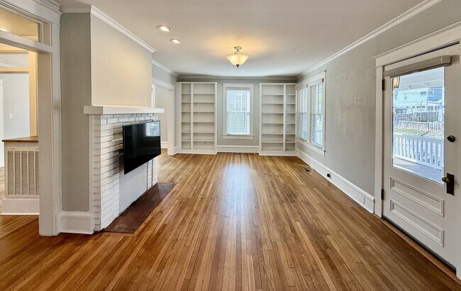 Building Photo - 107 W Geer St