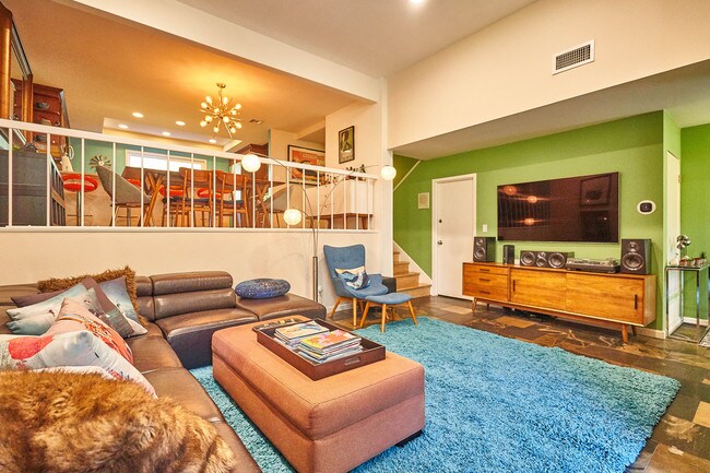 Building Photo - 4804 La Villa Marina