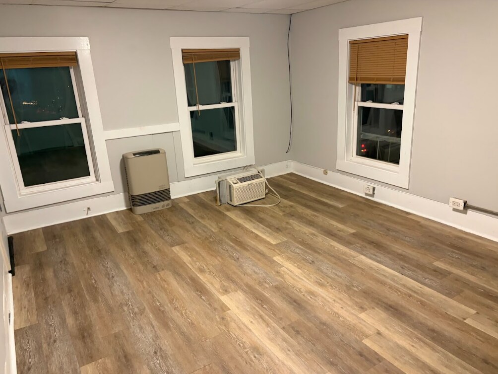 Building Photo - 12 Church St