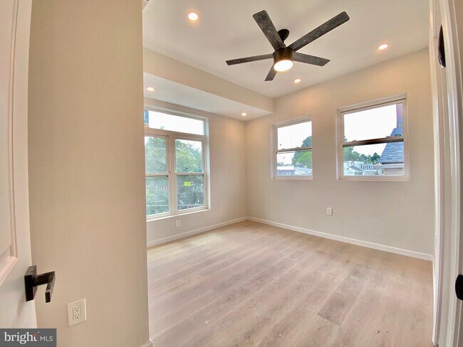 Building Photo - 6100 Ridge Ave