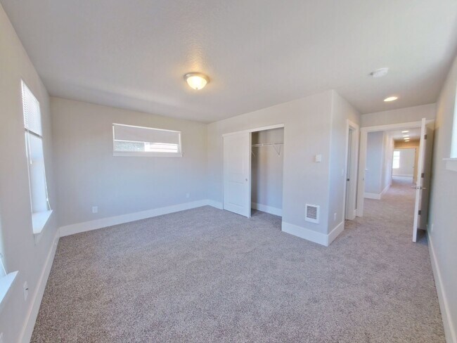 Building Photo - 335-337 NW 18th St.