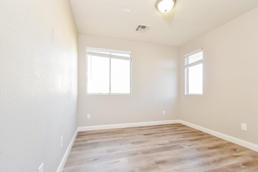 Building Photo - 10517 Silver Cholla Ct