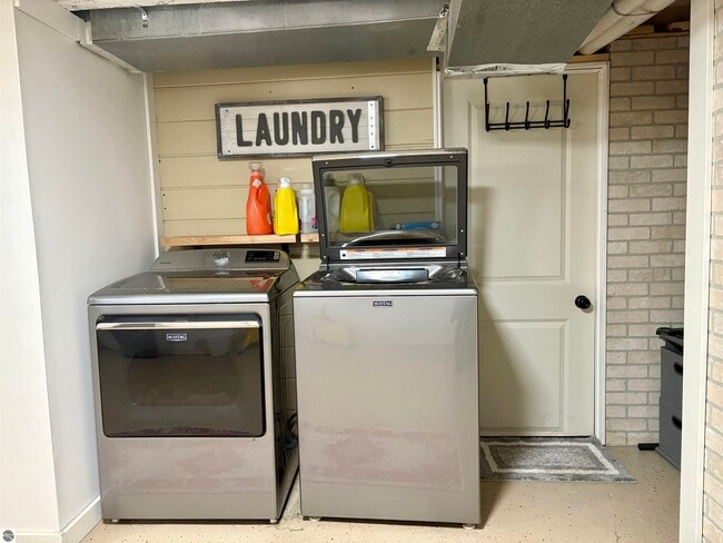 Building Photo - 7638 Skegemog Point Rd