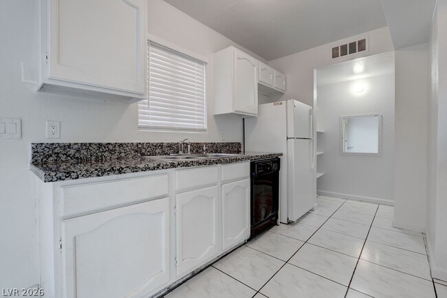 Building Photo - 5198 Greene Ln