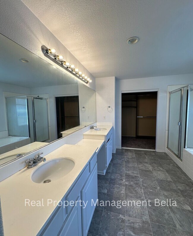 Building Photo - 3 Bed 3 Bath Perris Home w/ Office Space & Community Pool