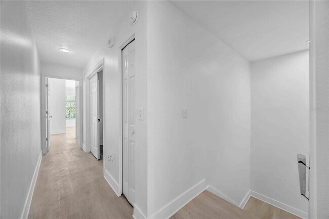 Building Photo - 727 Kensington Lake Cir