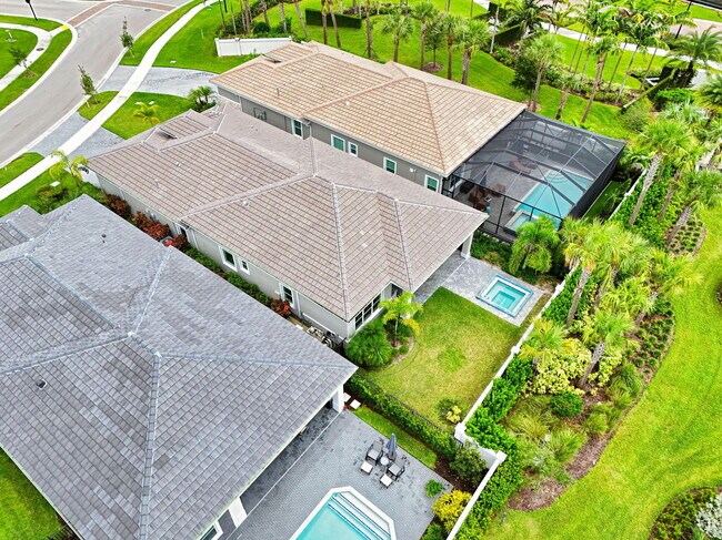 Building Photo - 9901 Regency Wy