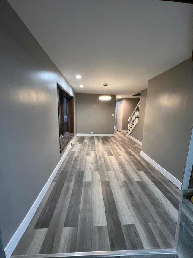 Building Photo - 1631 Dundee Rd