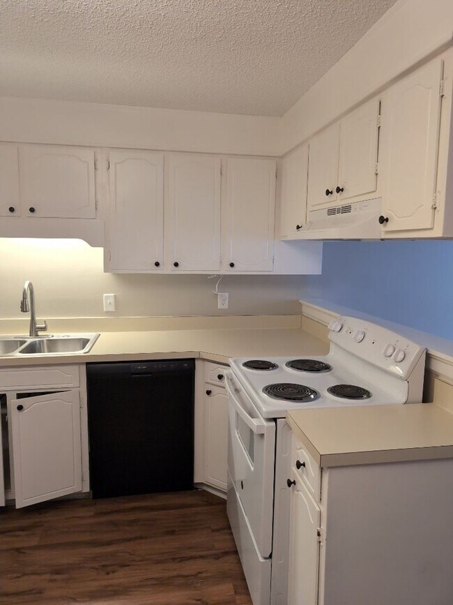 Building Photo - 7183 Holland Ln