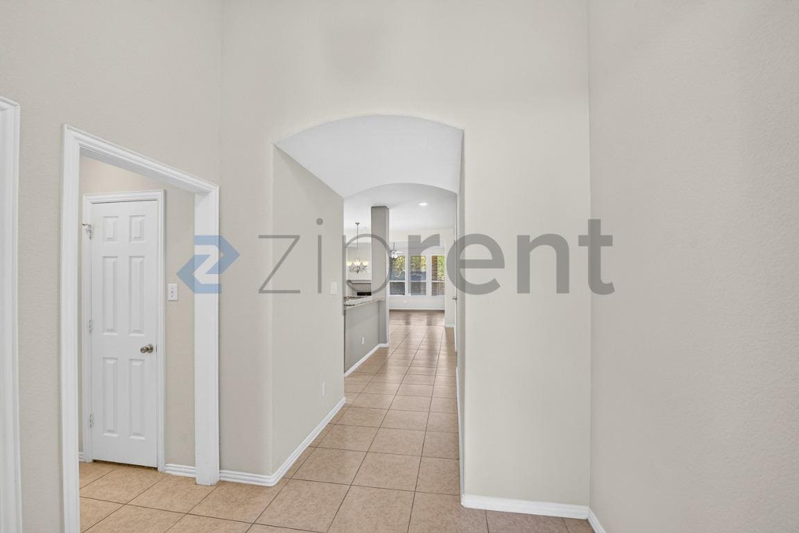 Building Photo - Unit