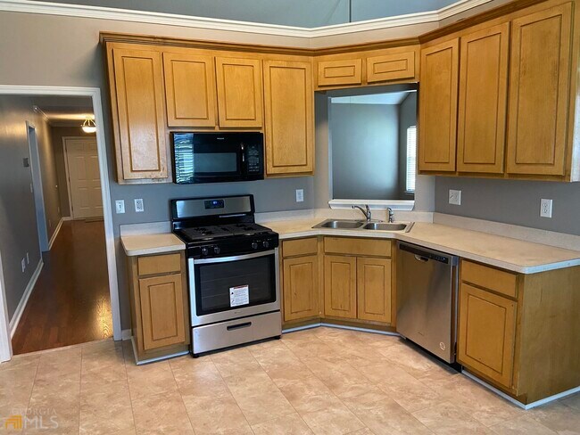 Building Photo - 5751 Colonnade Dr