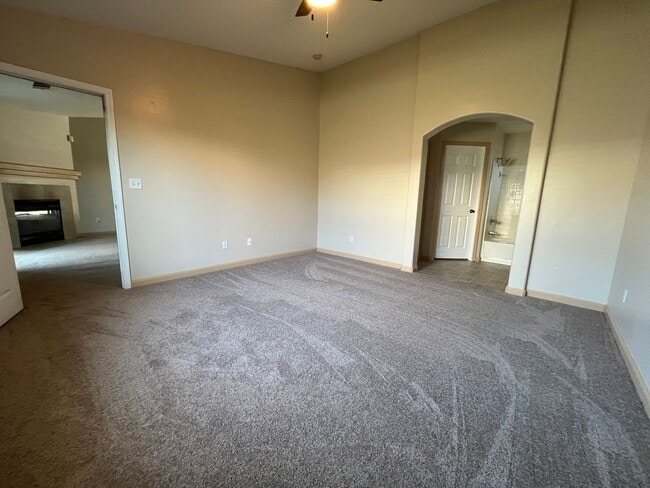 Building Photo - Charming home for rent in Visalia