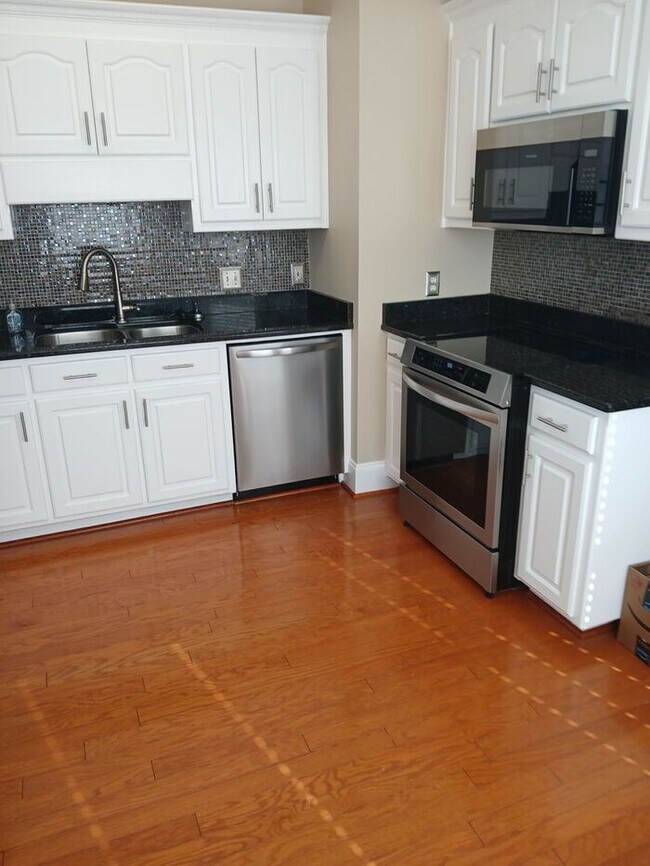 Building Photo - Wildewood in Northeast Columbia