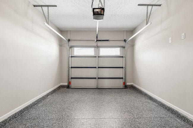 Building Photo - Newly Built 3 Bed 2.5 Bath Townhome in Tullahoma