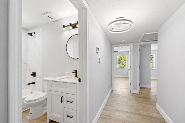 Building Photo - Modern 3-Bedroom Townhome Near Downtown, I...