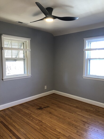 Back Bedroom - 5513 Ashbourne Rd