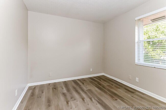 Building Photo - 10141 Aqua Vista Way