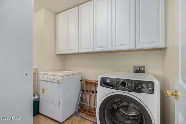 Building Photo - 18006 N Villa Rita Dr