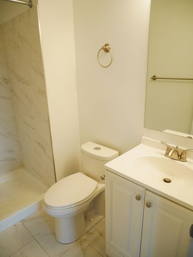 Building Photo - 4 Bedroom Townhome- Silver Spring, MD