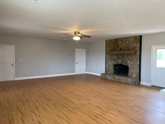 Building Photo - 3 BED, 3 FULL BATH HOME LOCATED IN DENTON!