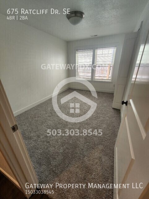 Building Photo - 675 Ratcliff Dr SE