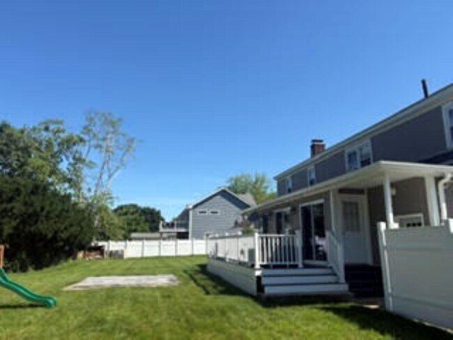 Building Photo - 40 Platts Ave