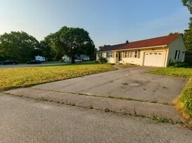 Building Photo - 25 Mitola Dr