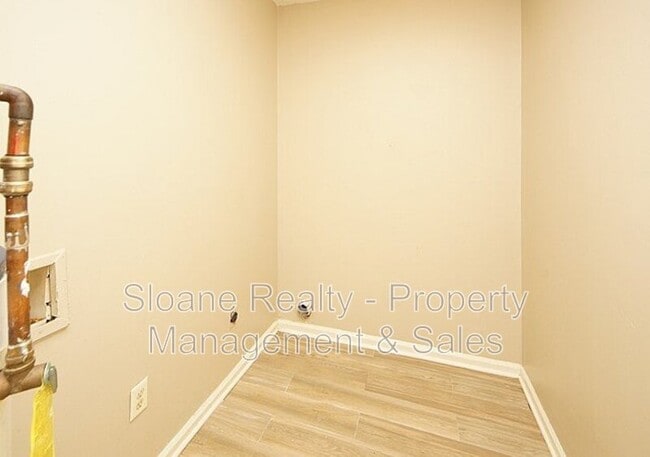 Building Photo - 296 Fleming Rd