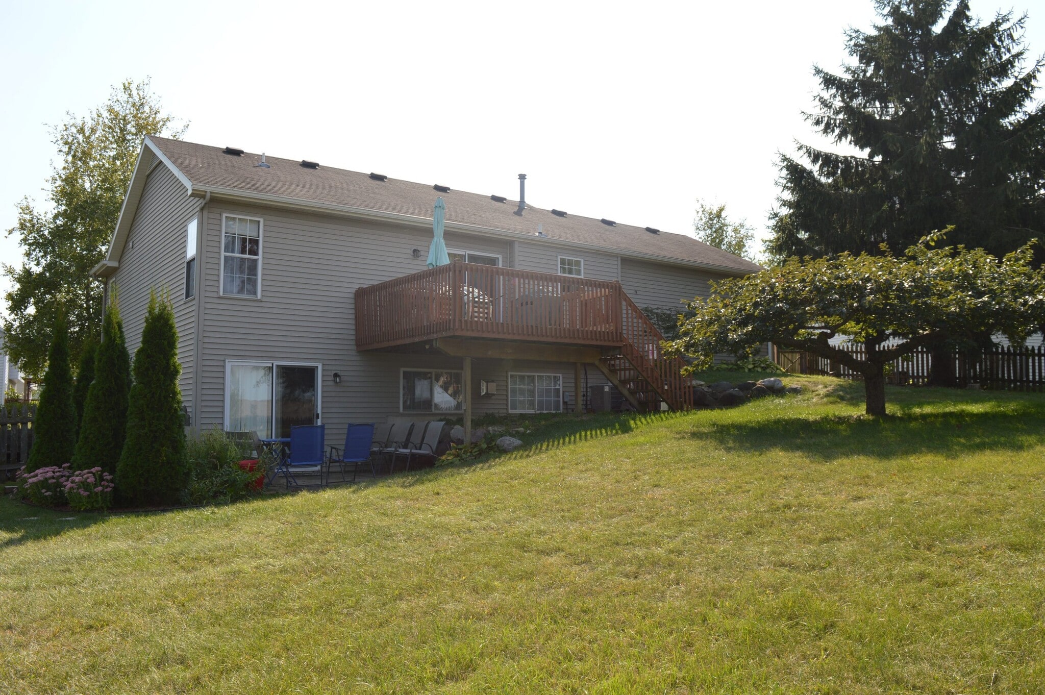 Building Photo - 5270 Summer Ridge Dr