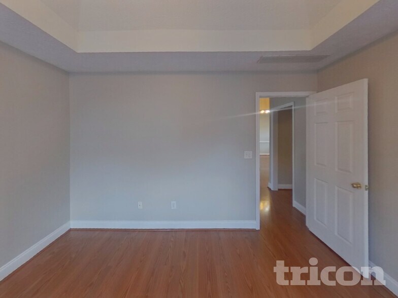 Building Photo - 122 Ivy Trce