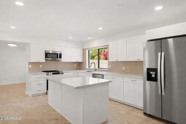 Building Photo - 9012 E Sutton Dr