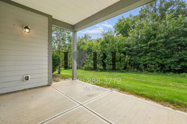 Building Photo - 600 Redwood Ln