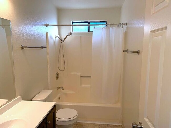 Building Photo - Reno Duplex - Garage, Dishwasher, Washer/Dryer, Central A/C