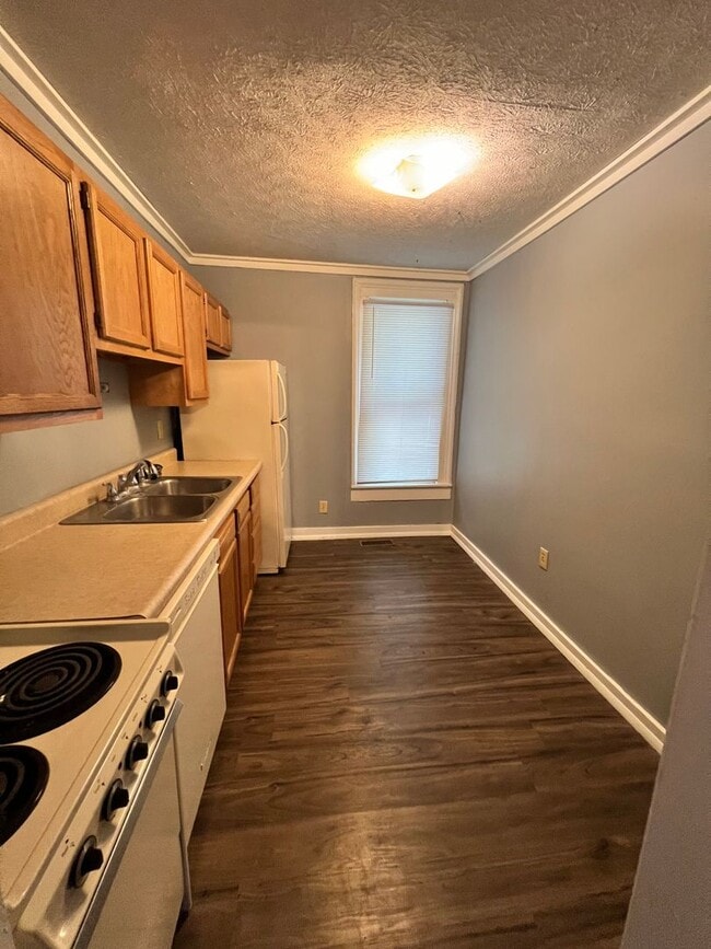 Building Photo - 120 Asher St