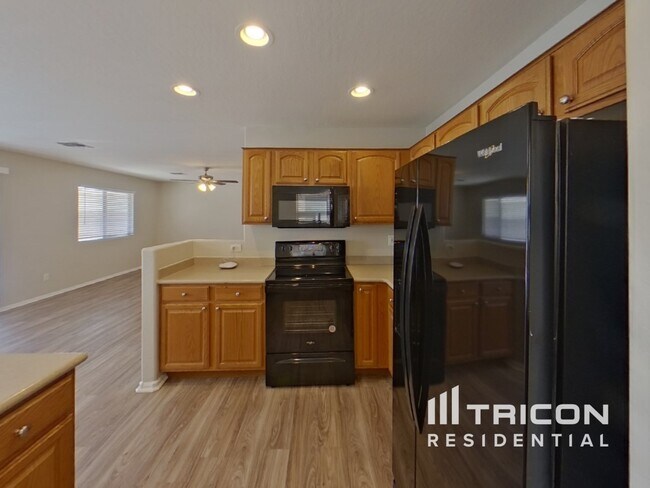 Building Photo - 40155 W Thornberry Ln
