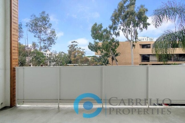 Building Photo - 2870 Fourth Ave