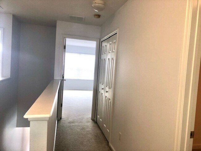 Building Photo - Remodeled Kitchen!! Wonderful Avalon Park-...
