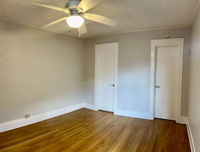 Building Photo - Charming Single Family Home