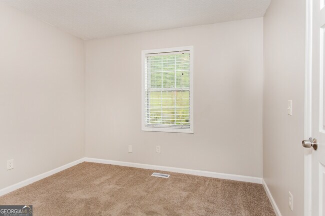 Building Photo - 5025 Lucille Ave NW