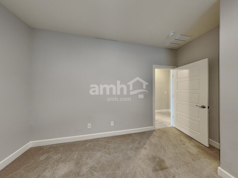 Building Photo - 18251 W Thunderhill Pl